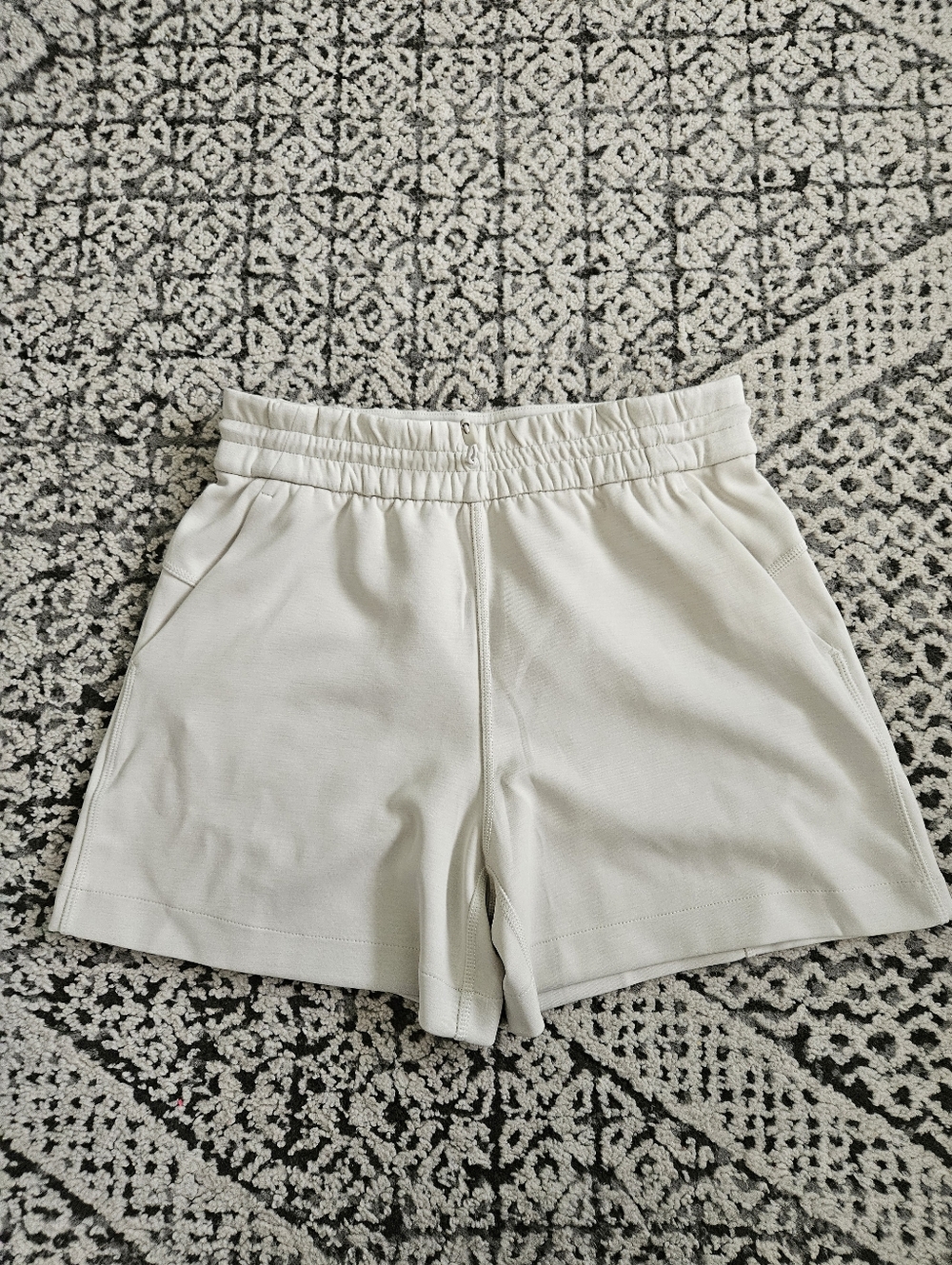 Lululemon Softstreme Short In Bone Size 4